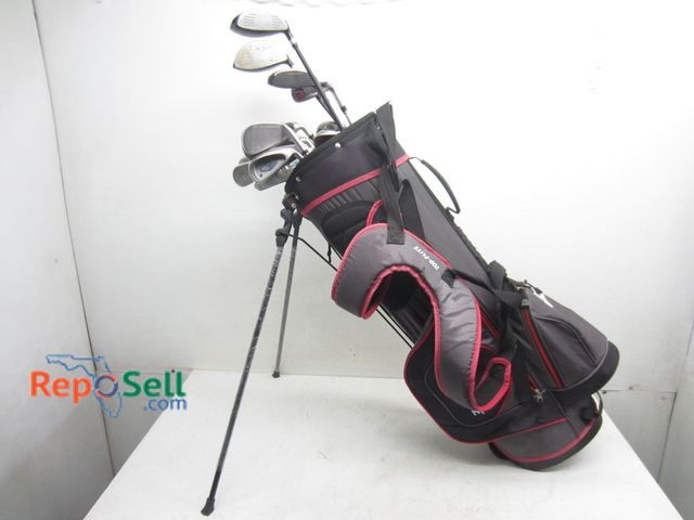 Lot 31-6193 - Top Flight Golf Bag With (17) Golf Clubs: Taylor Made, Top Flight, Calloway etc