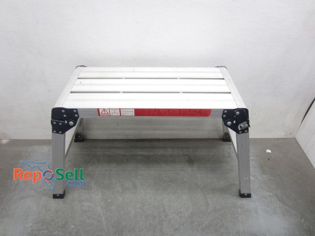 Lot 31-2105 - 2' Aluminum Work Platform
