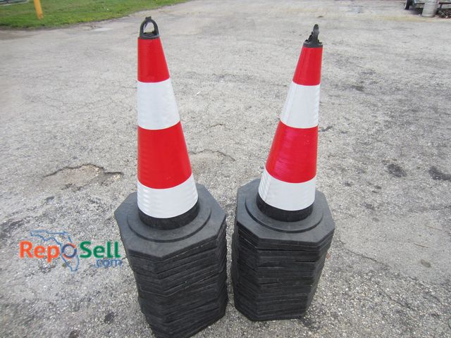 Lot 31-9393 - (35) Emergency roadside reflective caution cones