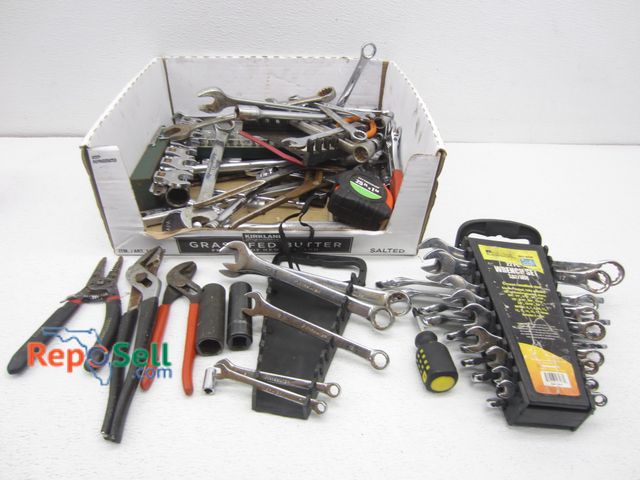 Lot 31-9460 - Tool Lot: Wrenches, Sockets, Bits, etc.