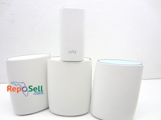 Lot 31-2059 - Netgear Orbi Network Mesh System RBR50v2 - Power On