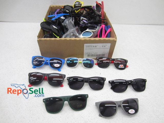 Lot 31-6034 - Lot of sunglasses, many have tags.