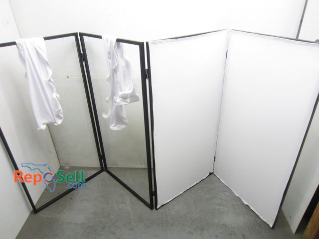 Lot 31-8380 - Display Boards With Travel Case, Each Panel Is 46.5:x24"