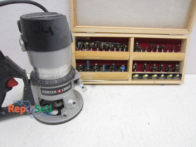 Lot 31-6071 - Porter Cable Router 691 (powers on) &amp; Router Bit Set