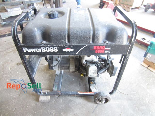 Lot 31-1041 - Power Boss Briggs and Stratton 5600W generator - powers on.
