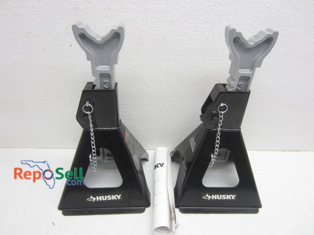 Lot 31-7520 - (2) New Husky 3-Ton Jack Stands