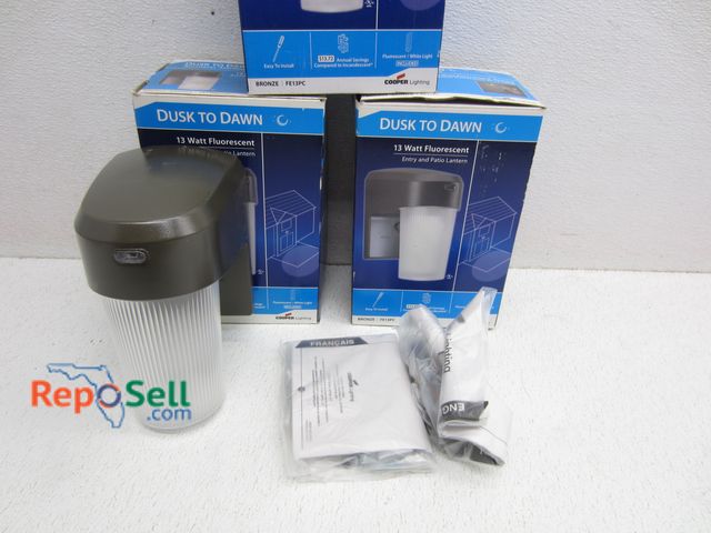 Lot 31-6096 - (3) Dawn to Dusk Lights