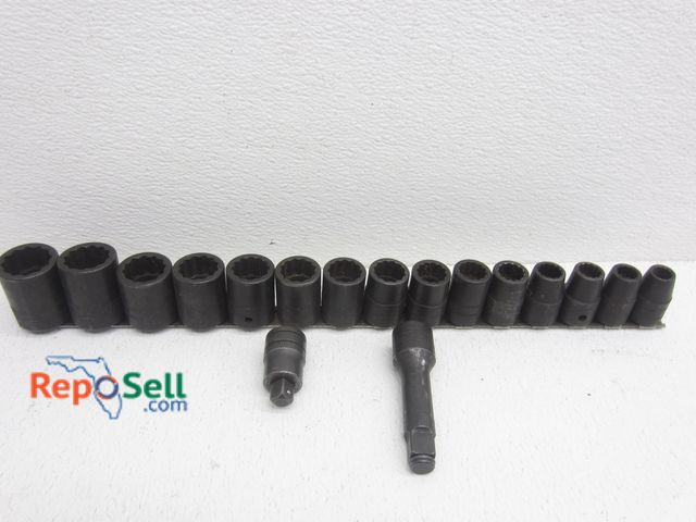 Lot 31-9152 - Snap-On Impact Sockets, Extension and Adaptor