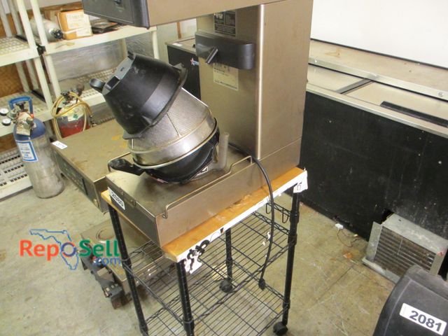 Lot 31-2080 - Bunn Coffee Machine TB30-LP with Table - Powers On