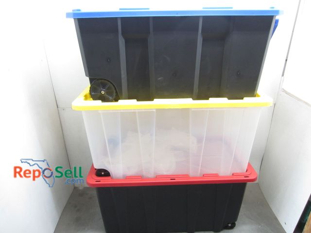Reposell.com - Lot 31-2231 - Three extra large rolling totes with lids ...