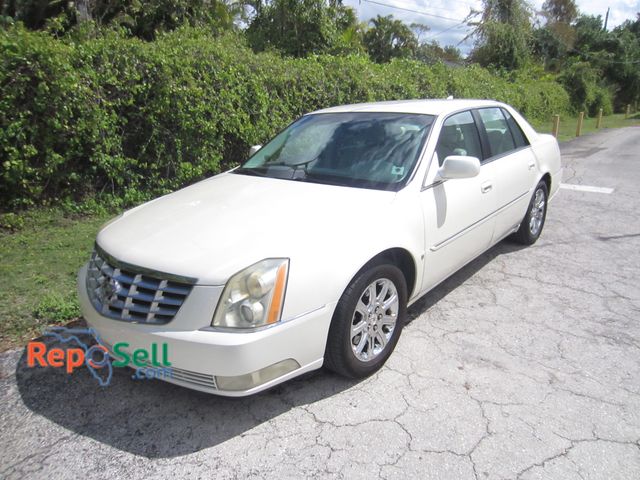 Lot 31-9119 - 2009 Cadillac DTS Sedan 2009 Cadillac DTS 4 Door Sedan, Clear Title, 86,576 Miles, 3 Sets Keys And (...