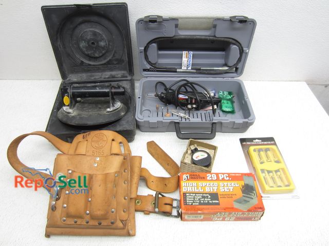 Lot 31-6365 - Tool Lot: Dremel w/Access (powers on), Klein Belt, Drill Bits, etc.