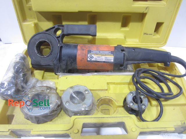 Lot 31-8109 - Portable Threading Machine w/Case &amp; Dies - Powers On