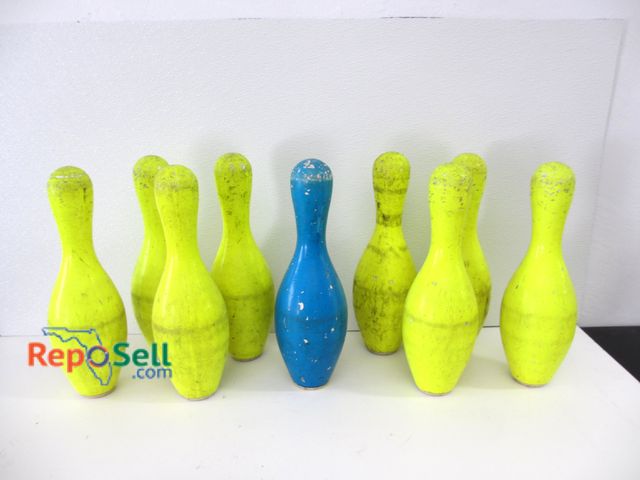 Lot 31-1069 - (10) Vintage Wood Bowling Pins