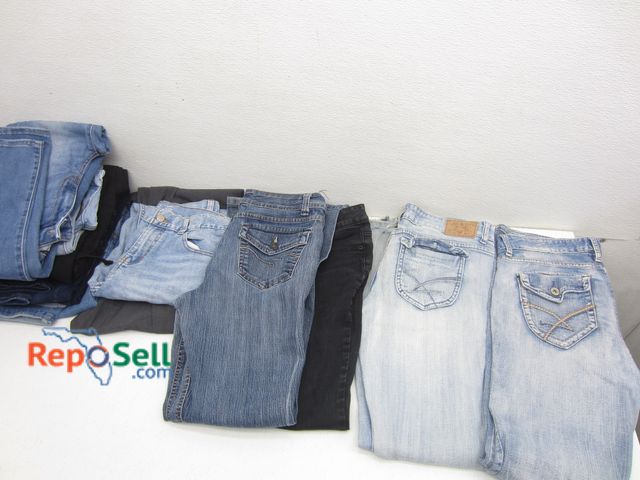 Lot 31-7451 - (12) Pairs Women's Pants, Size 4-10: Amethyst, Nine West, American Eagle etc