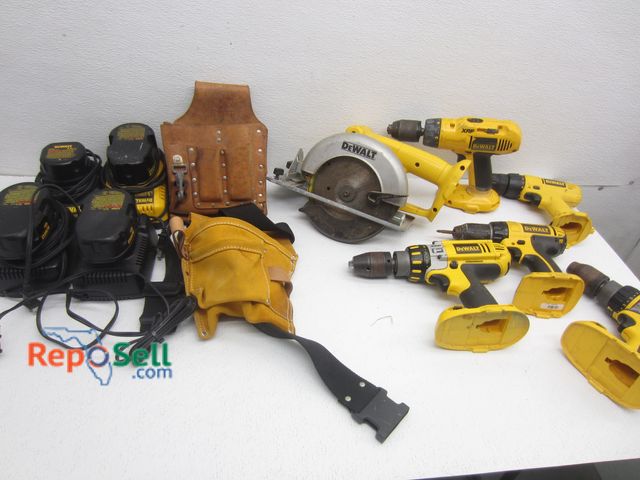 Lot 31-8566 - Lot Of DeWalt 18V And 9.6V Power Tools: Circular Saw, (5) Drills, (4) Batteries, (4) Chargers, And (...