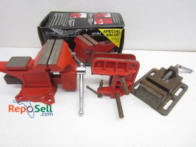 Lot 31-6237 - (3) Bench Vises