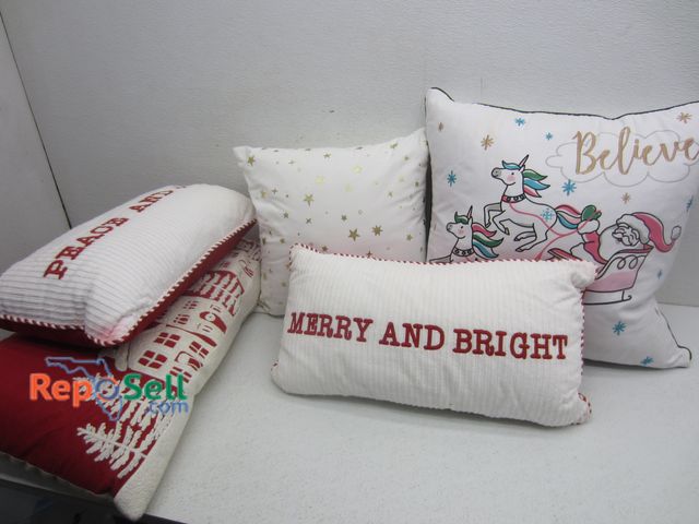 Lot 31-4181 - (5) Decorative Christmas Pillows - Various Styles &amp; Designs