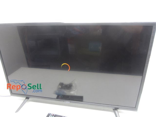 Lot 31-8315 - 32" VIZIO TV w/Remote #D32F-G4 - Powers On