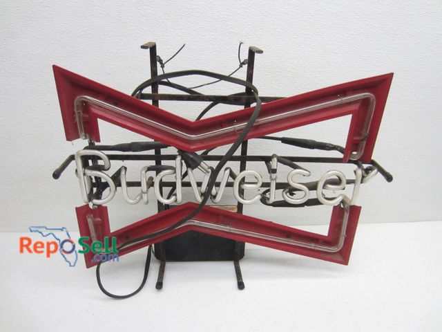 Lot 31-1174 - Vintage Budweiser neon sign does not power on.