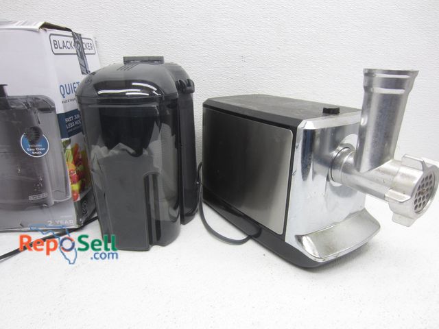 Lot 31-4080 - Black &amp; Decker Juicer (Appears New) &amp; Yong Tong Meat Grinder - Both Power On