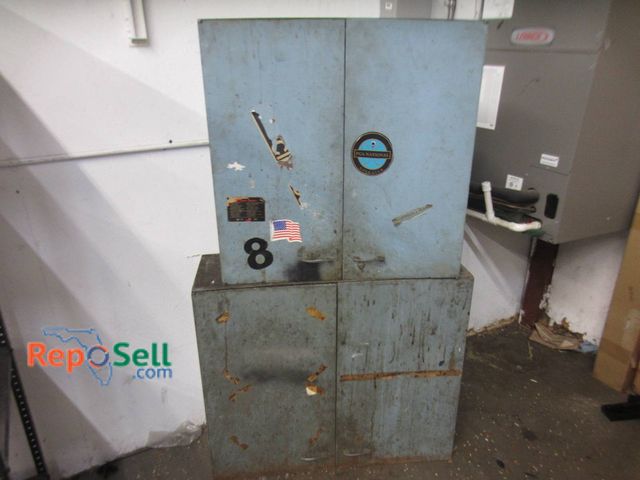 Lot 31-1324 - (2) Metal Storage Cabinets With Shelves, 30"H & 36"H