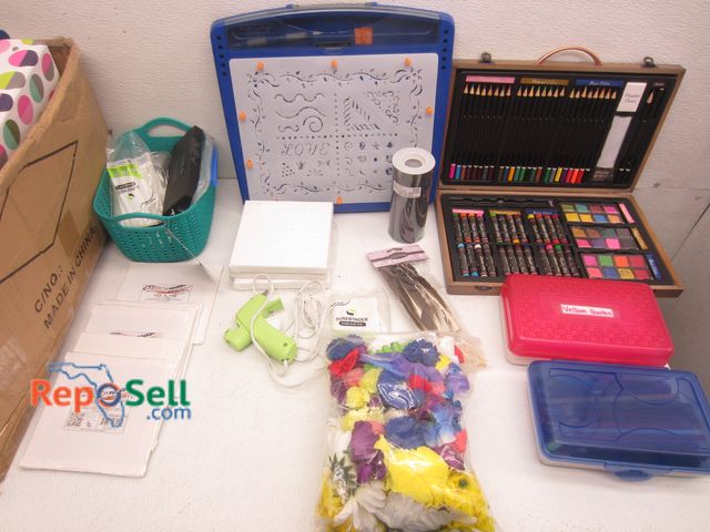 Lot 31-7263 - Lot of Art &amp; Craft Supplies