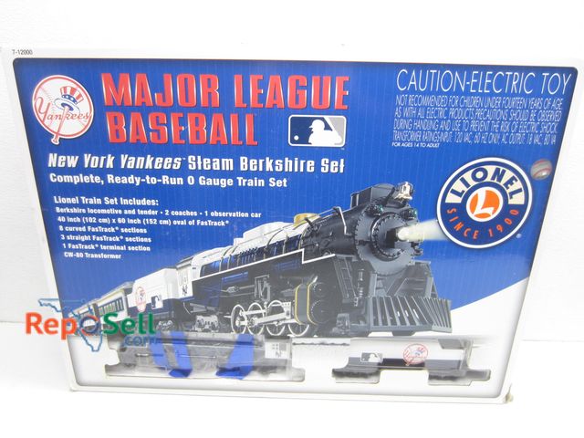 Lot 31-1105 - Lionel NY Yankees Berkshire O Gauge Train Set in Box - Ready to Run