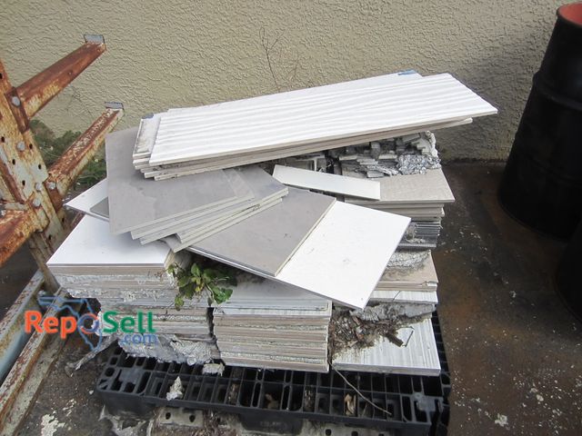 Lot 31-8355 - Pallet Of Floor Tile, Various Sizes And Styles