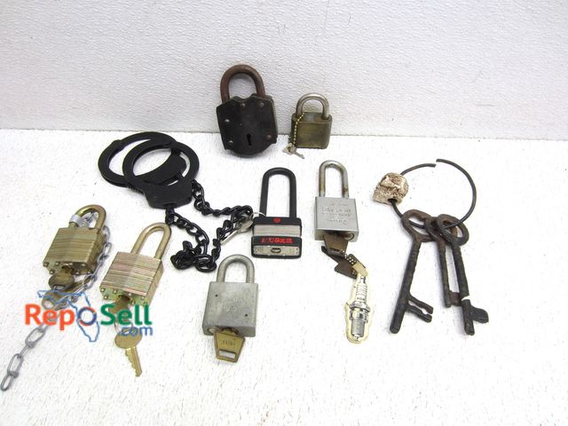 Lot 31-6416 - Vintage Collectables: (7) Locks (6 With Keys), Handcuffs And (3) Skeleton Keys