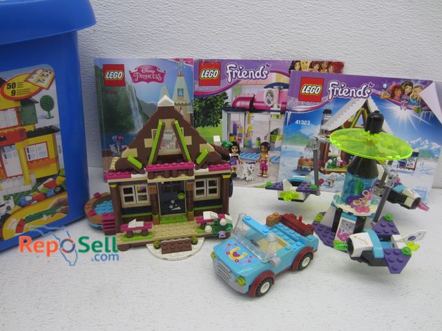 Lot 31-6320 - Lot of Legos