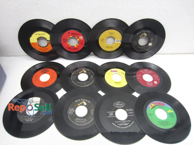Lot 31-1039 - Approx (100) Vintage 45's: Elton John, Skeeter Davis, Lafayettes etc