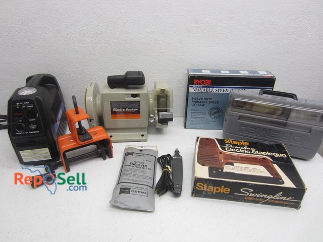 Lot 31-1242 - Tool Lot All Power On: Dremel, Jig Saw, Tire Inflator, Finishing Machine