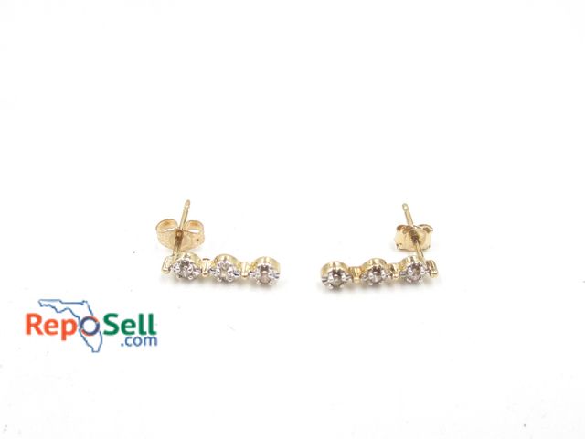 Lot 31-9023 - 10K Yellow Gold Diamond Earrings - 0.48g total