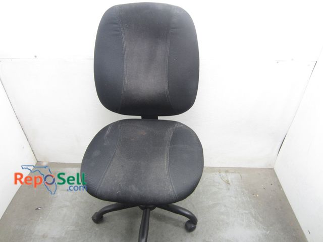 Lot 31-2052 - Rolling Swivel Office Chair