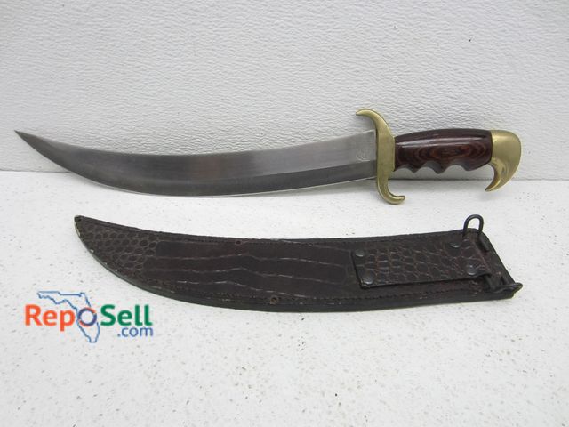 Lot 31-2524 - Large Curved Jaws Knife