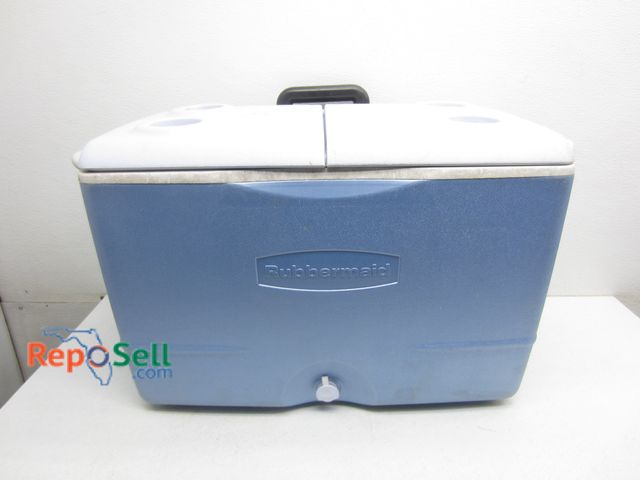 Lot 31-4063 - Rubbermaid Rolling Cooler - Handle Does NOT Extend