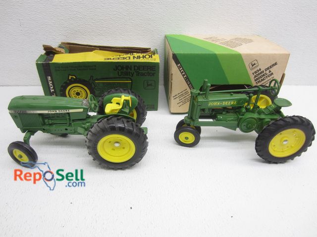 Lot 31-9376 - (2) New ERTL John Deere Tractors With Original Boxes: 1934 Model A And Utility Tractor #516