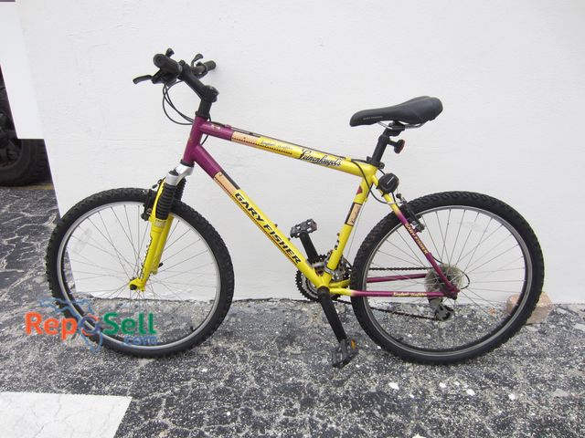Lot 31-8524 - Gary Fisher 21-Speed Bicycle