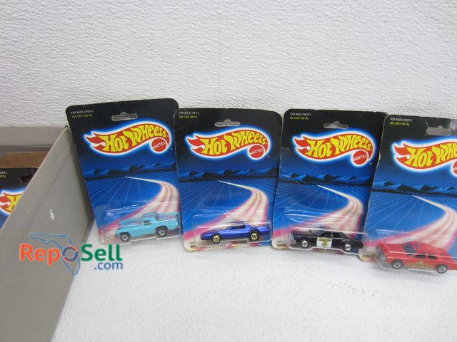 Lot 31-5211 - (16) Assorted Hot Wheels - Corvette, 57' T Bird, etc.