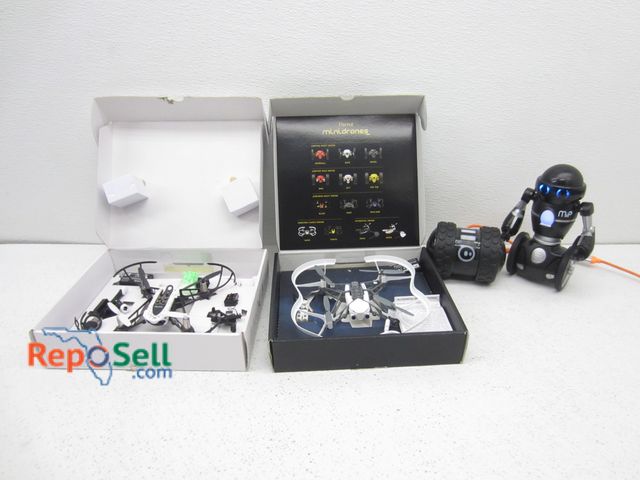Reposell.com - Lot 31-2542 - (4) RC toys; (2) Parrot drones, robot, etc.