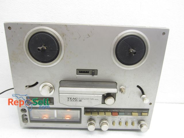 Lot 31-6077 - TEAC X-300R Bi-Directional Play 3 Motor/3 Head Reel-to-Reel - Powers On