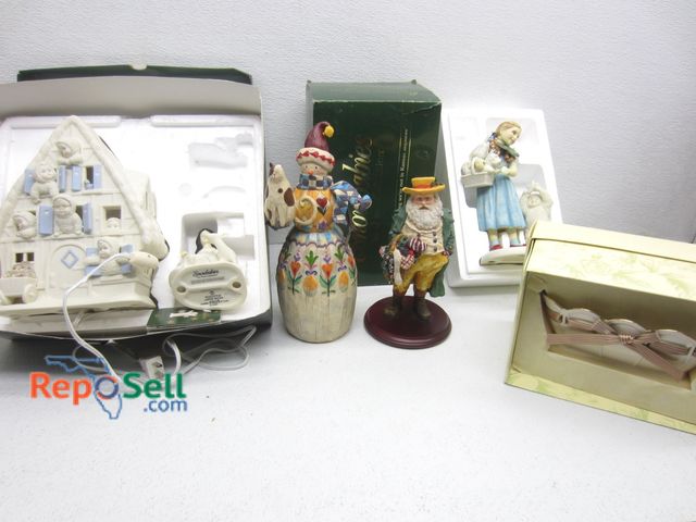 Lot 31-1080 - Collectibles and Holiday Lot: Dept 56 Wizard of Oz w/Box and Snow White Snowbabies (powers on) w/Box...