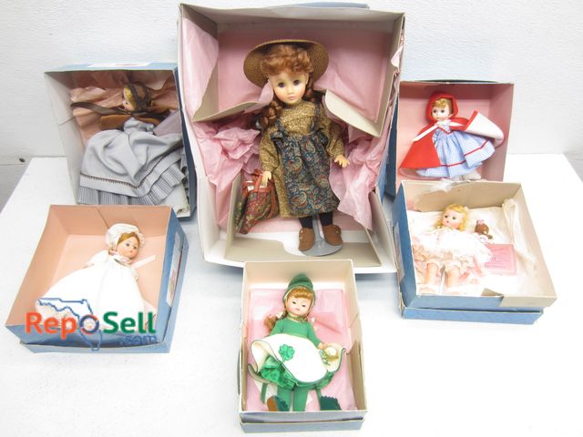 Lot 31-1081 - (6) Madame Alexander Dolls w/Boxes: Wendy, Red Riding Hood, Portrettes, etc.