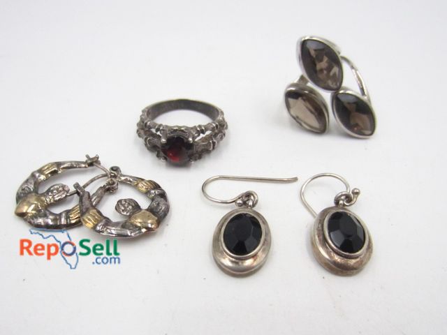 Lot 31-1141 - .925 Jewelry Lot: Garnet Earrings, Amethyst Ring, etc.  21.66gt