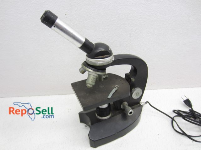Lot 31-5450 - Unitron Vintage Microscope #71141 - Powers On