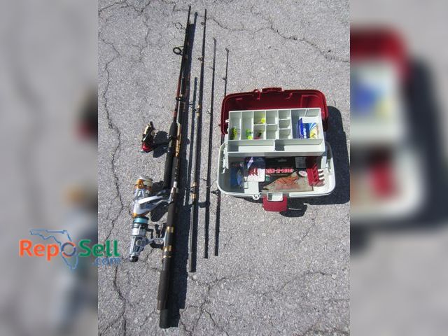 Lot 31-6233 - (2) Rods &amp; Reels and Tackle Box w/Tackle