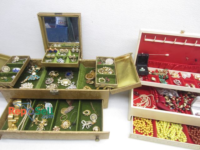 Lot 31-7276 - (2) Jewelry Boxes With Costume Jewelry