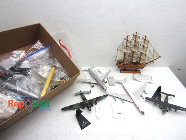 Lot 31-9223 - (13) Model Airplanes And (1) Model Ship