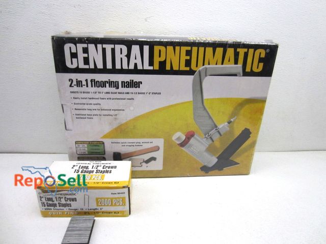 Lot 31-5351 - 2-In1 Flooring Nailer (Appears New, Still Sealed) With Box Of 15 Gauge Staples
